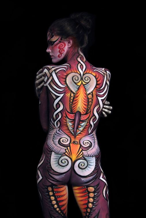 Back bodypainting in white, orange and violet