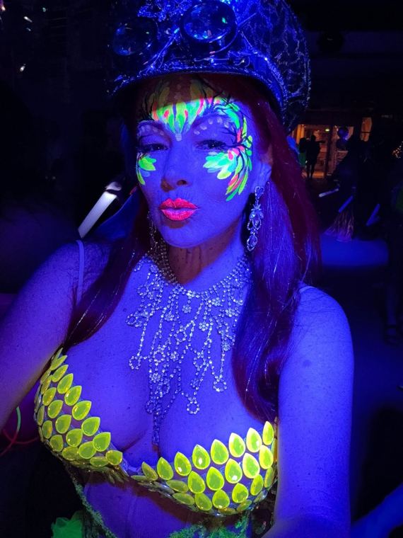 Guest with a glowing yellow and green design