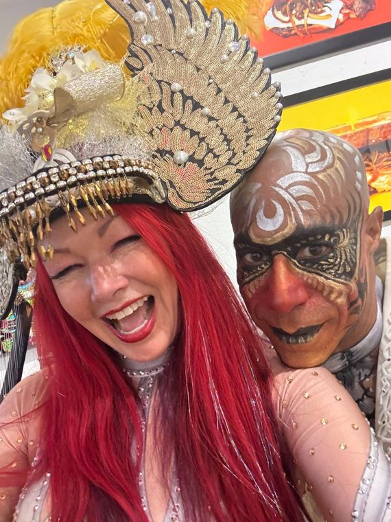 Guest in a golden headdress with facepainting